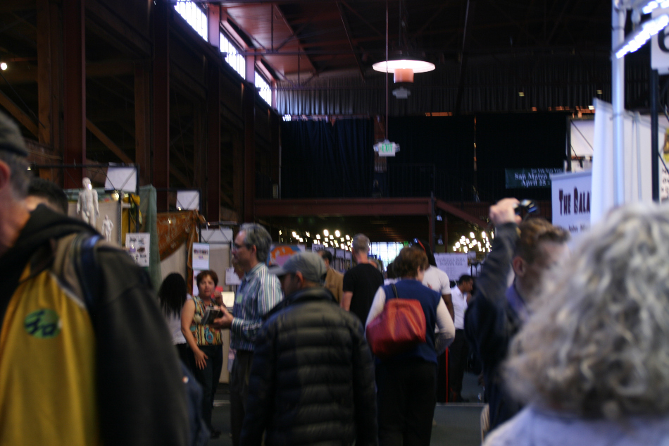 crowd_new_living_expo_950x633